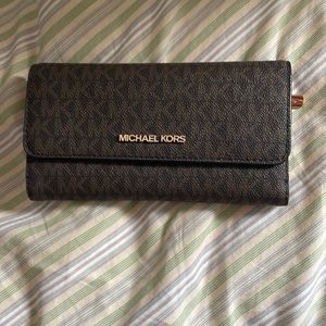 Like new mk wallet.